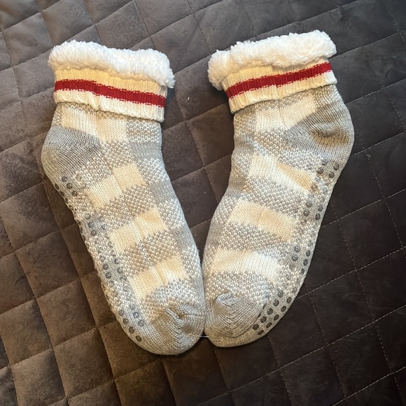 bench reading socks - Picture 2 of 2